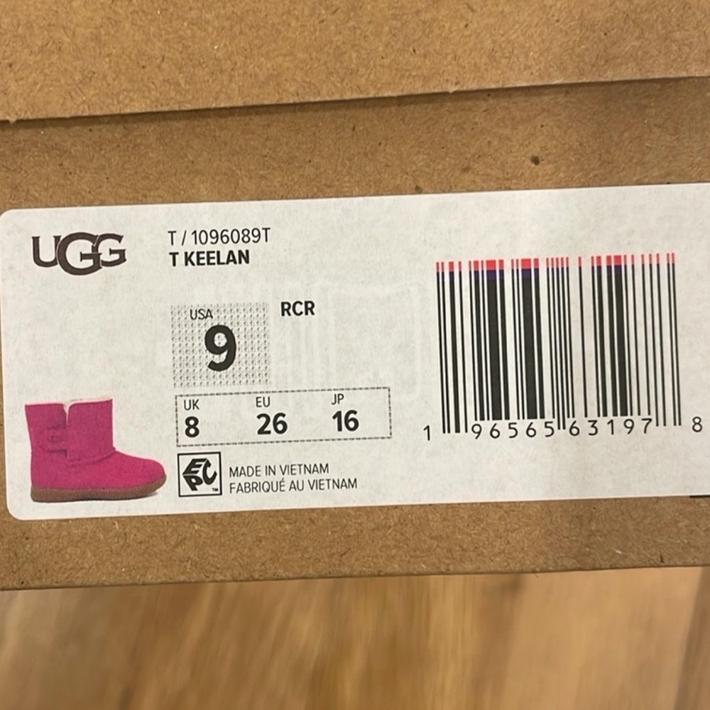 UGG T Keelan Short Boot in Bright Pink